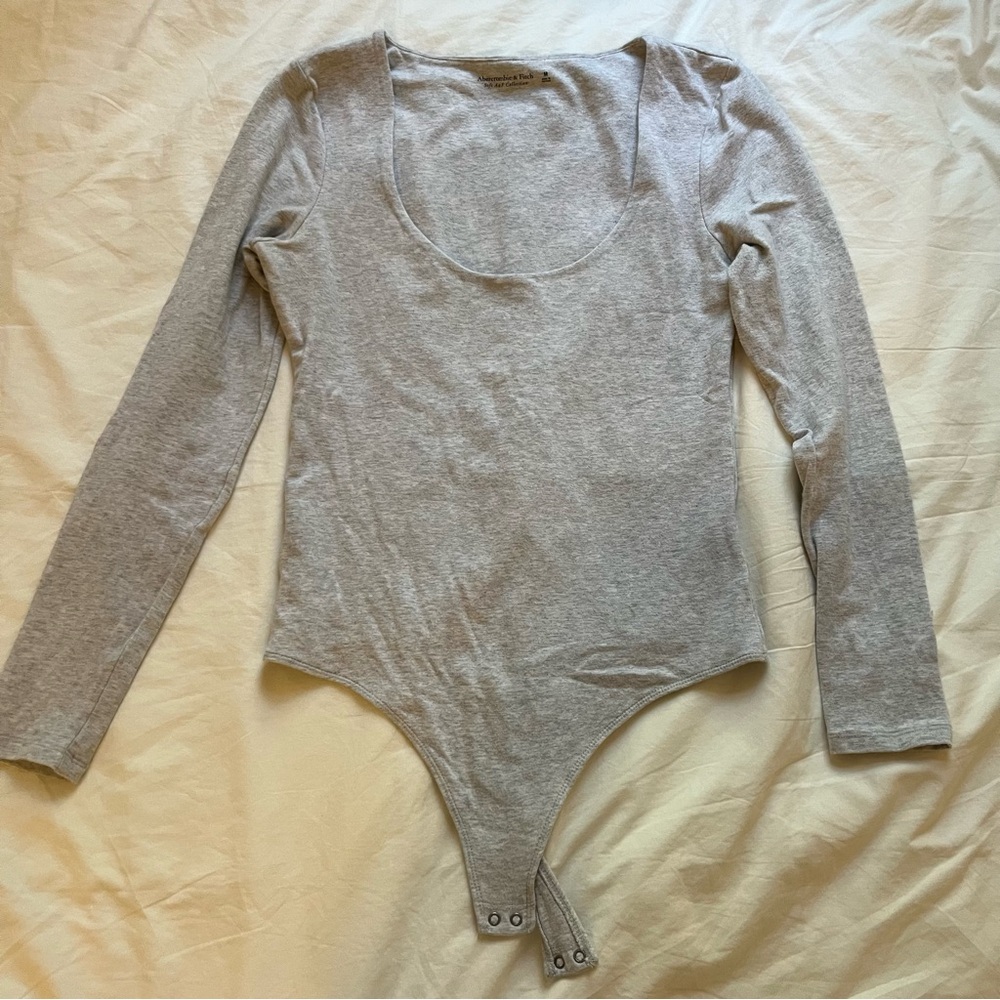 Abercrombie Soft A&F Gray Long Sleeve Scoopneck Bodysuit size Medium